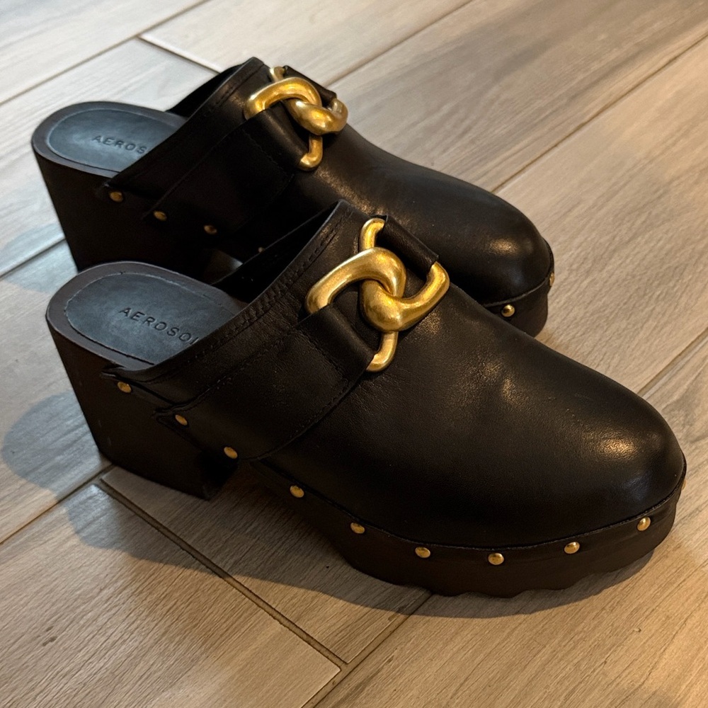 AEROSOLES Black and Gold Mules